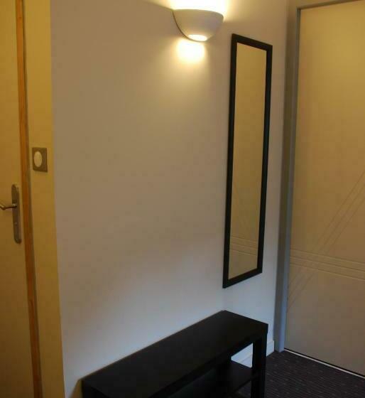 חדר קומפורט לשלושה, Ruthenium