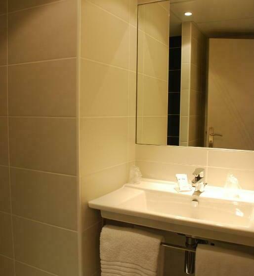 חדר קומפורט לשלושה, Ruthenium