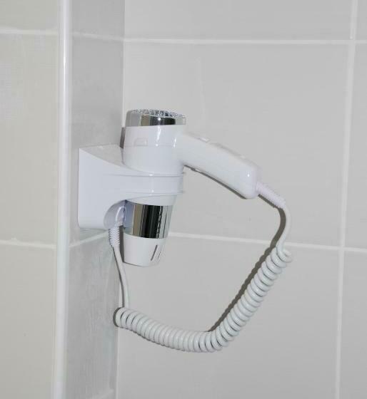 חדר קומפורט לשלושה, Ruthenium