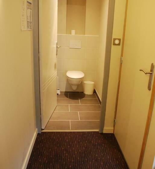 חדר קומפורט לשלושה, Ruthenium