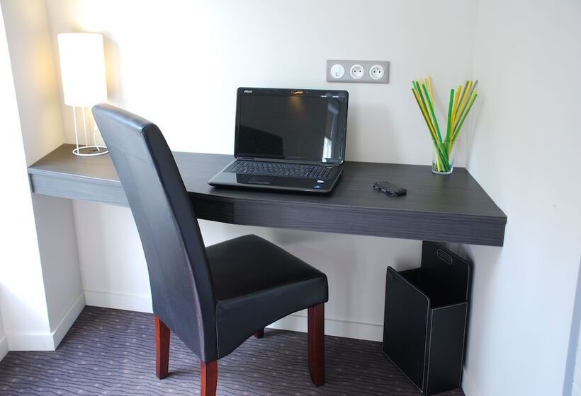 חדר קומפורט לשלושה, Ruthenium