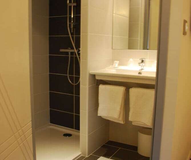 חדר קומפורט לשלושה, Ruthenium