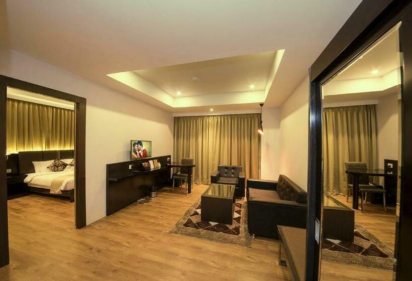 סוויטה, The Fern Residency Kolkata