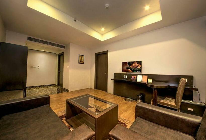 סוויטה, The Fern Residency Kolkata