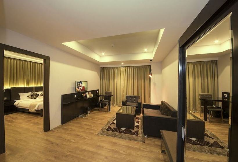 סוויטה, The Fern Residency Kolkata