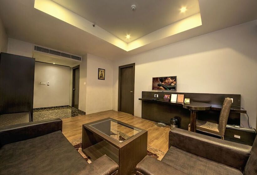 סוויטה, The Fern Residency Kolkata