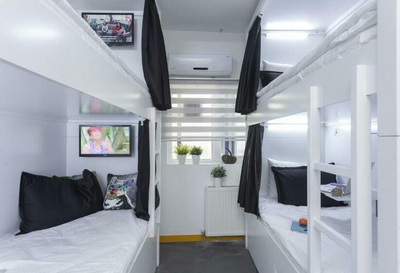 공동 객실, Inn 14 Hostel