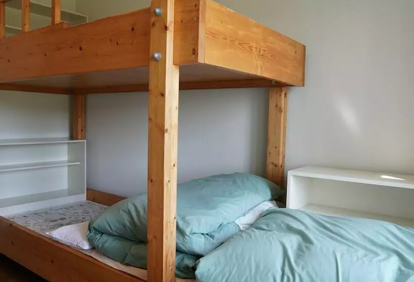 Basic-huone, Kiyosato Ihatov Hostel