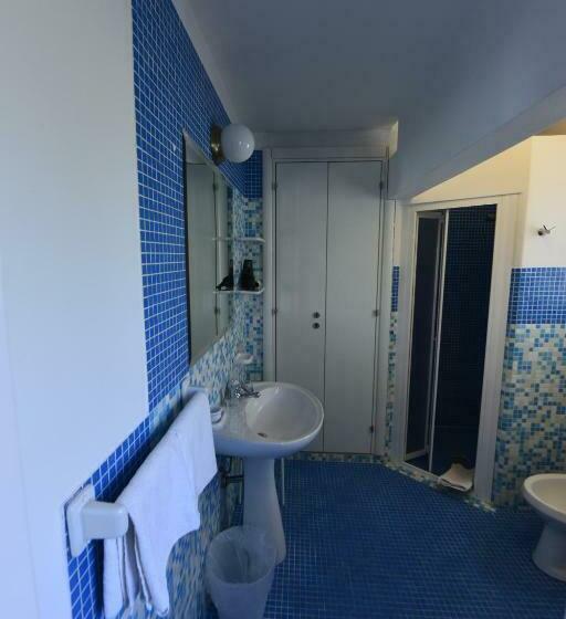 חדר סטנדרט לשלושה, Miss Sicily B&b