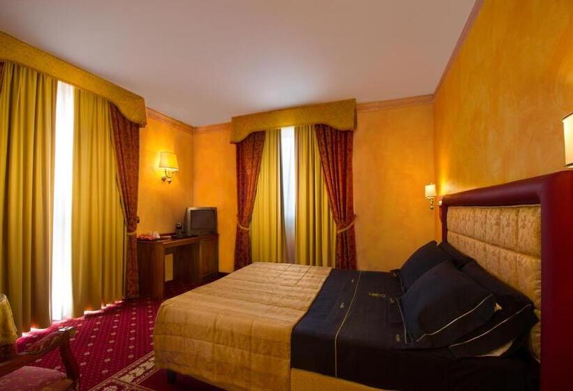 جناح جونيور مزوَّد بتراس, Motel Del Duca