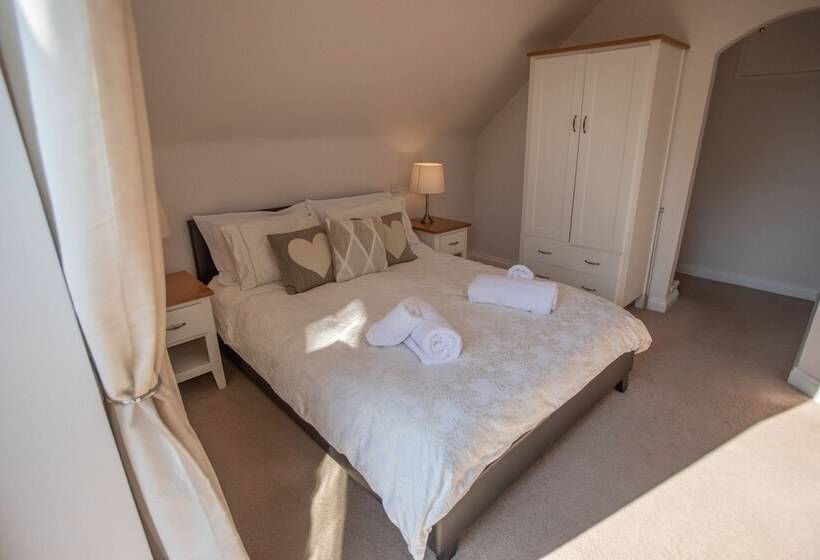 ２ベッドルームハウス, Newclose Farm