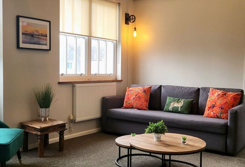 شقة غرفة واحدة, Southcourt