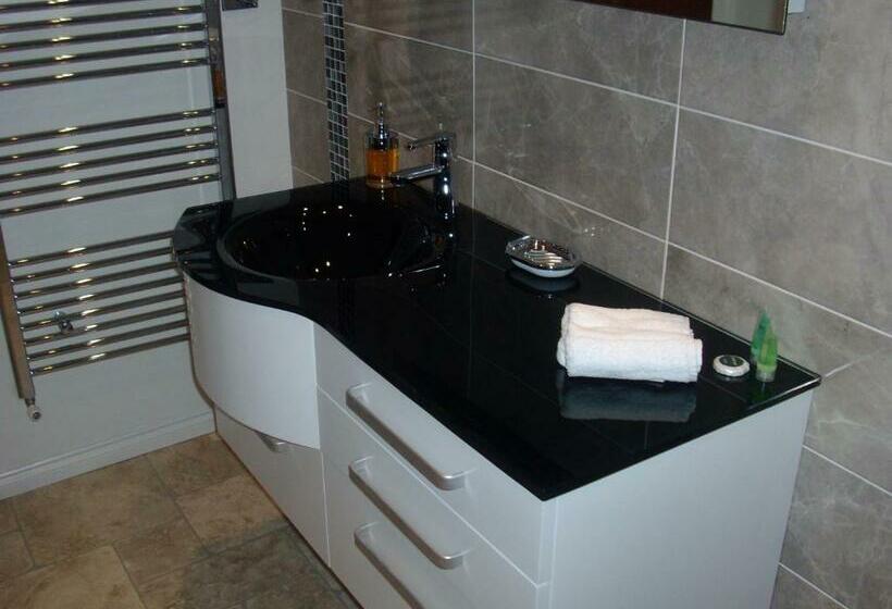 带大床的豪华间, Farnham