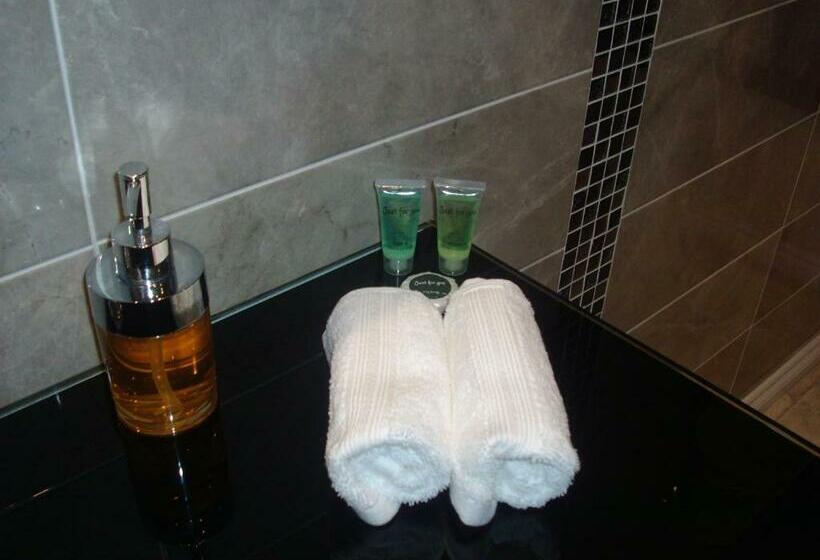 חדר דחוקס עם מיטת קינג, Farnham