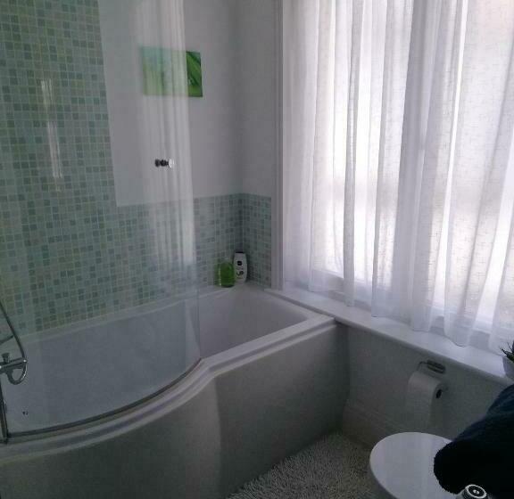 غرفة قياسية, Railway Cottage