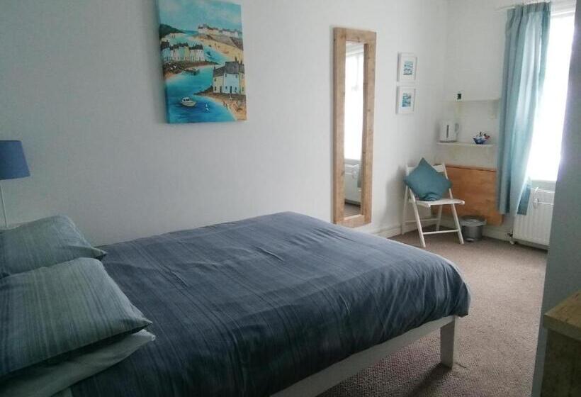 غرفة أساسية, Railway Cottage