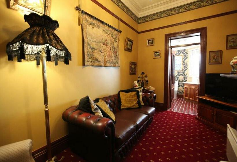 스위트, The Grand On Macfie