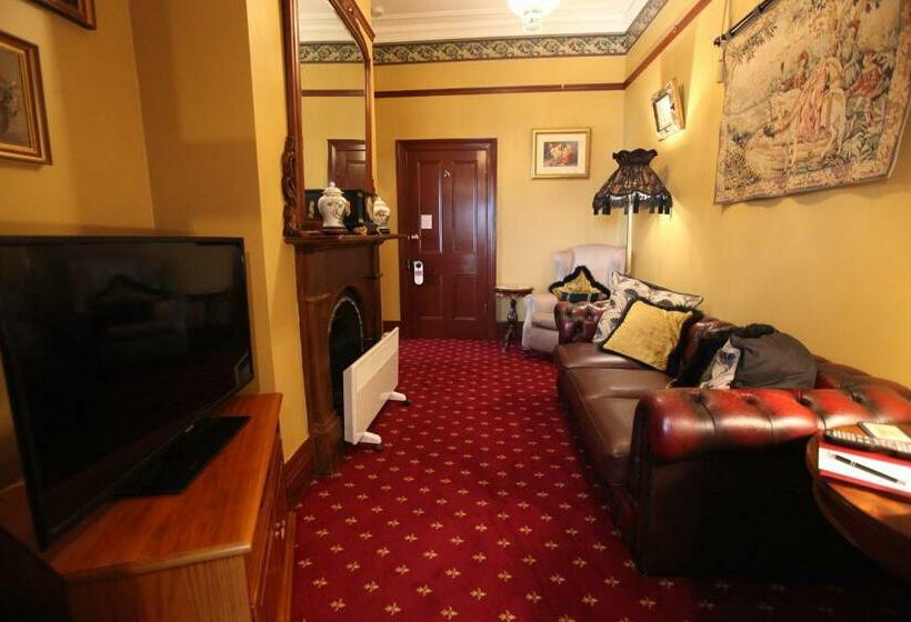 스위트, The Grand On Macfie