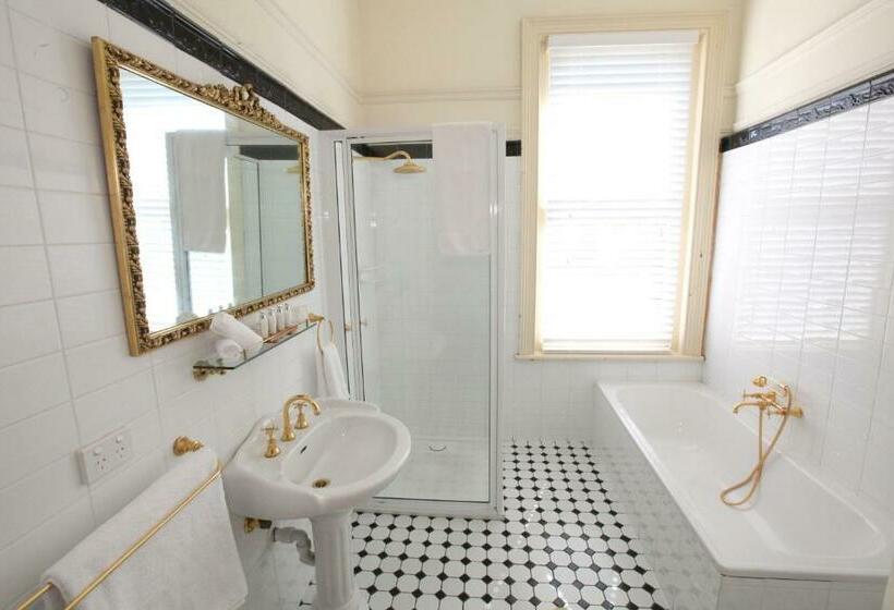 디럭스 스위트, The Grand On Macfie