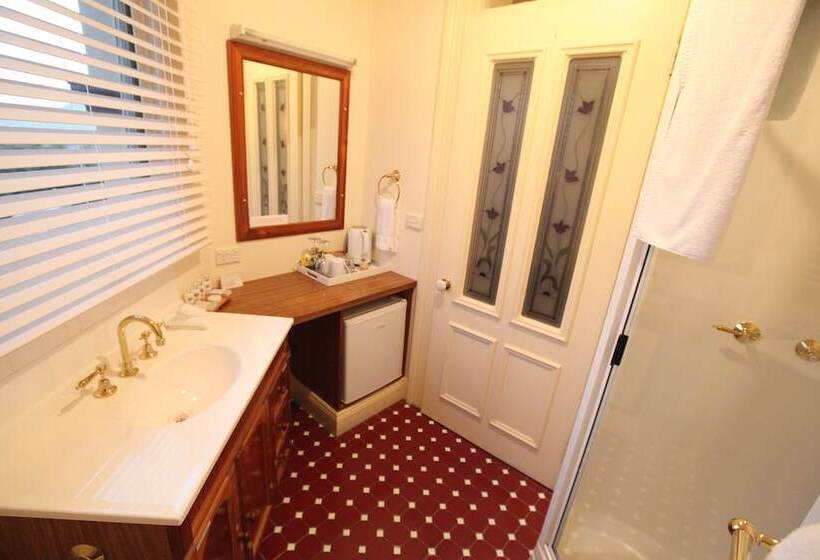 디럭스 스위트, The Grand On Macfie