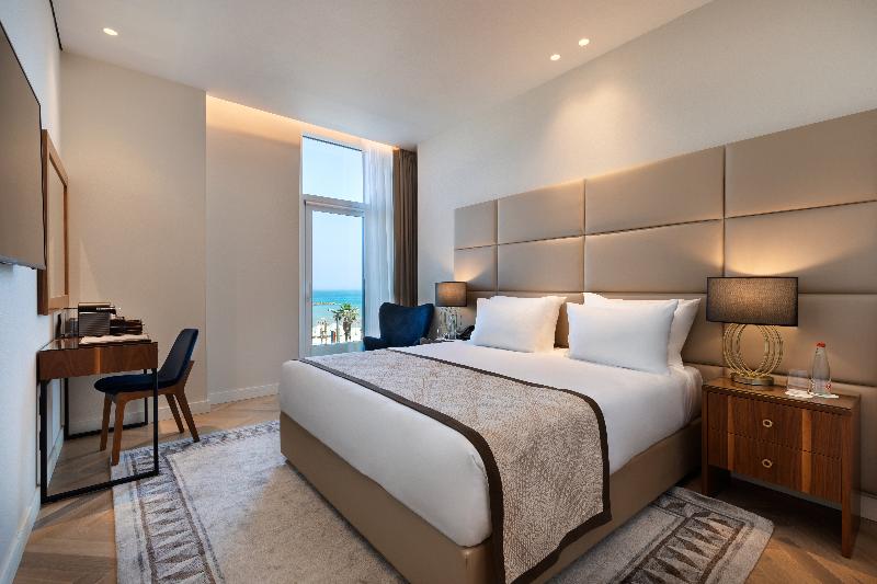 디럭스 스위트, The Grand On Macfie