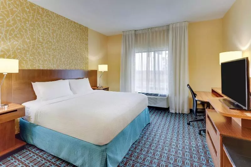 キングサイズベッドのスタンダードルーム, Fairfield Inn & Suites By Marriott Dunn I 95