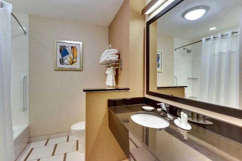 キングサイズベッドのスタンダードルーム, Fairfield Inn & Suites By Marriott Dunn I 95