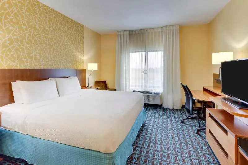 キングサイズベッドのスタンダードルーム, Fairfield Inn & Suites By Marriott Dunn I 95
