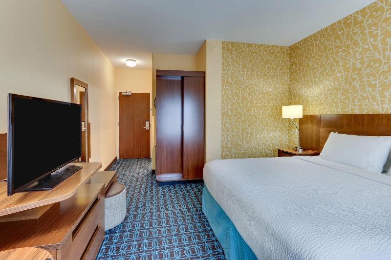 キングサイズベッドのスタンダードルーム, Fairfield Inn & Suites By Marriott Dunn I 95