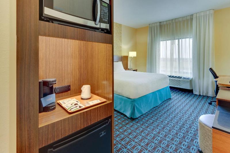 キングサイズベッドのスタンダードルーム, Fairfield Inn & Suites By Marriott Dunn I 95