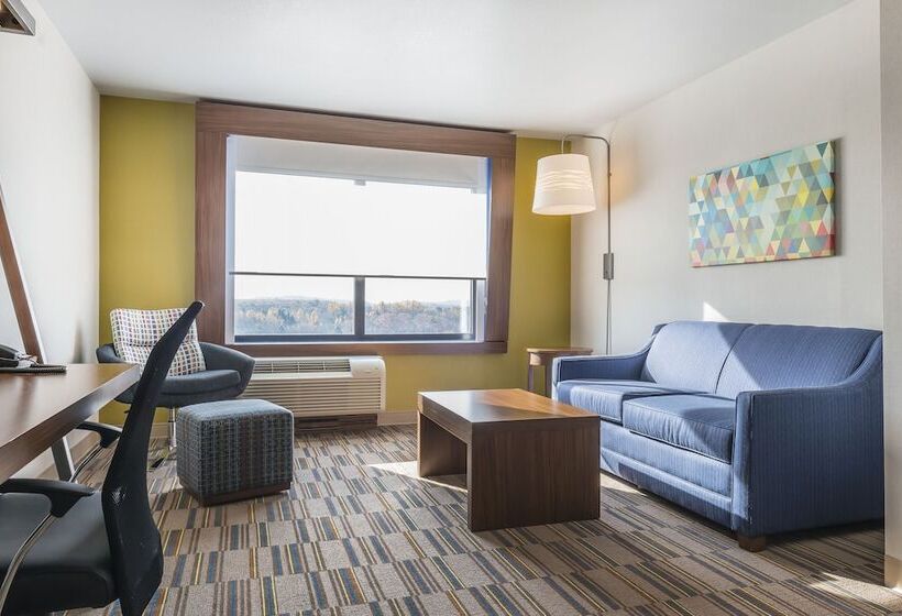 장애인을 위한 스위트, Holiday Inn Express & Suites Clarion, An Ihg