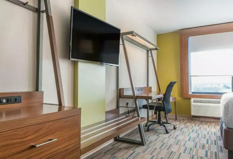 身障者適用キングサイズベッドルーム, Holiday Inn Express & Suites Clarion, An Ihg