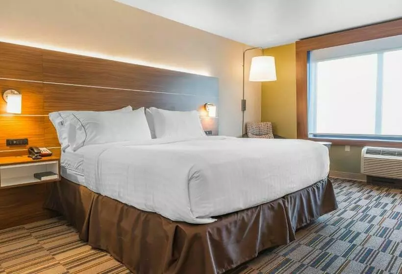 キングサイズベッドのスーペリアルーム, Holiday Inn Express & Suites Clarion, An Ihg