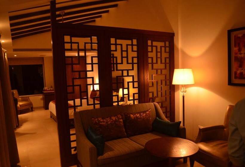 Президентский Люкс, Lemon Tree Hotel Candolim