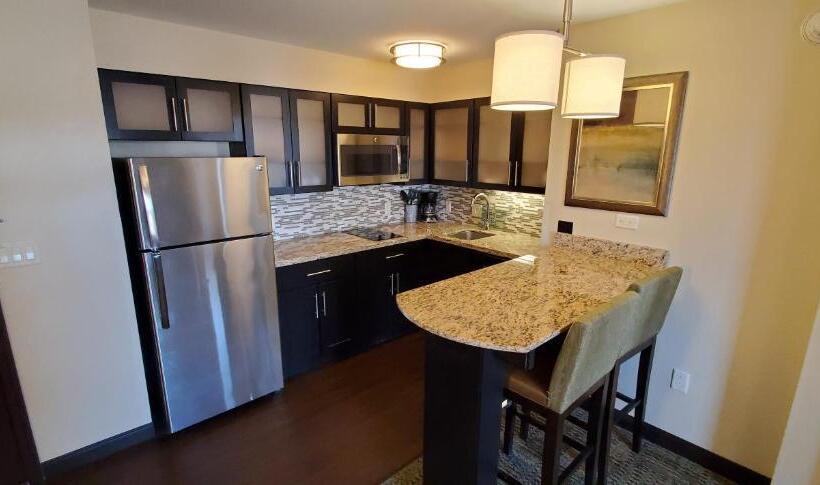 جناح لذوى الاحتياجات الخاصة, Staybridge Suites Eau Claire   Altoona, An Ihg