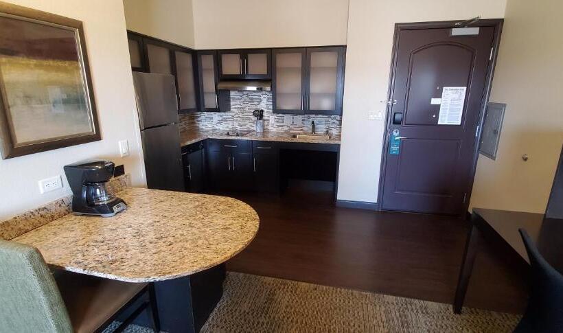 جناح لذوى الاحتياجات الخاصة, Staybridge Suites Eau Claire   Altoona, An Ihg