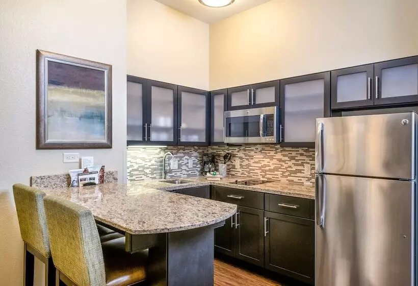 身障者適用スイートルーム, Staybridge Suites Eau Claire   Altoona, An Ihg