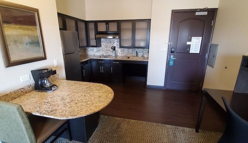 جناح لذوى الاحتياجات الخاصة, Staybridge Suites Eau Claire   Altoona, An Ihg