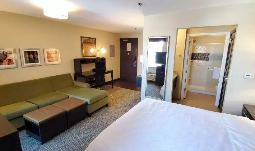 スタンダードスタジオ, Staybridge Suites Eau Claire   Altoona, An Ihg