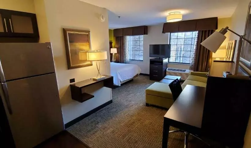 スタンダードスタジオ, Staybridge Suites Eau Claire   Altoona, An Ihg
