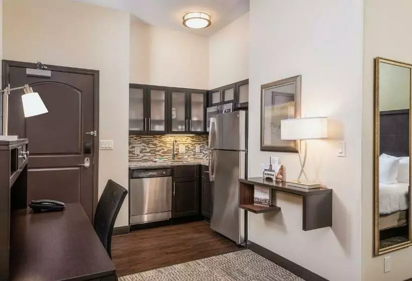 スタンダードスタジオ, Staybridge Suites Eau Claire   Altoona, An Ihg