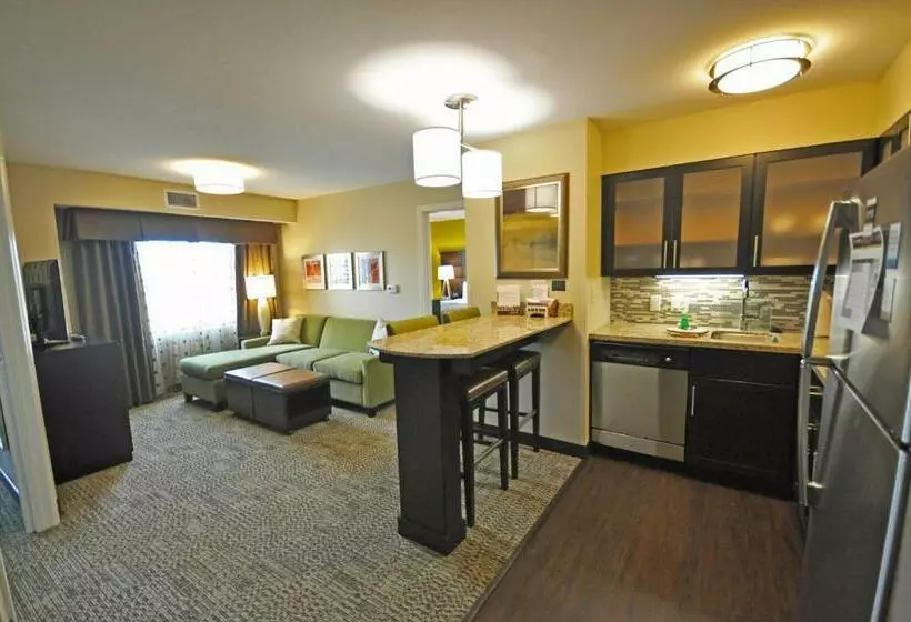 キングサイズベッドのスイートルーム, Staybridge Suites Eau Claire   Altoona, An Ihg