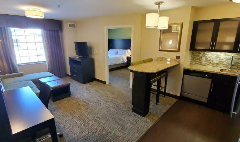 Люкс Кровать Кинг, Staybridge Suites Eau Claire   Altoona, An Ihg