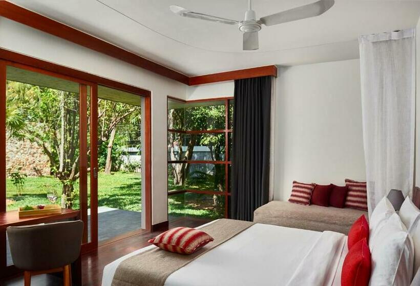 ویلای یک اتاق خوابه با استخر شنا, Templation