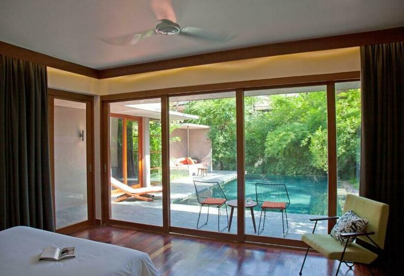 ویلای یک اتاق خوابه با استخر شنا, Templation