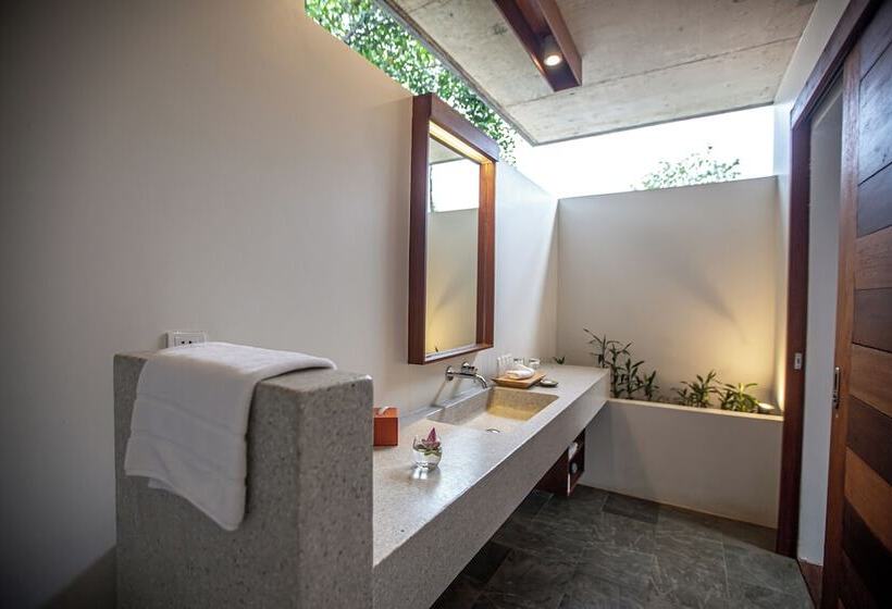 ویلای یک اتاق خوابه با استخر شنا, Templation