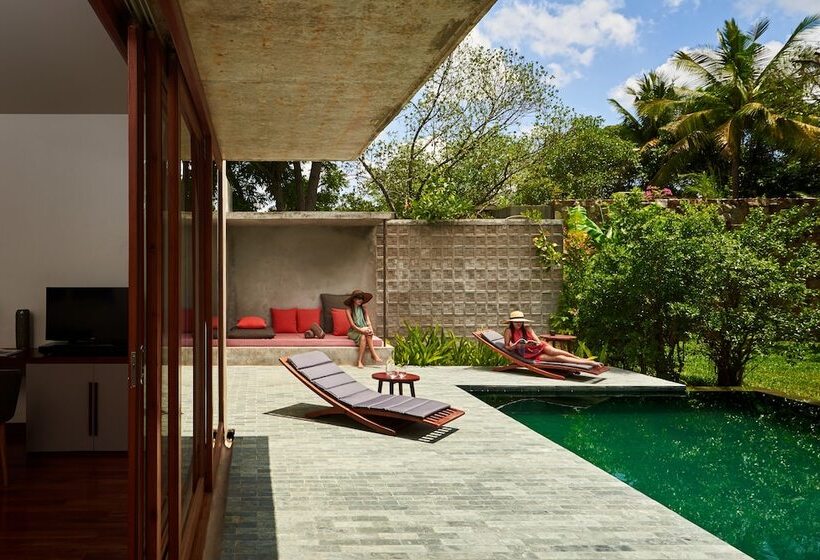 ویلای یک اتاق خوابه با استخر شنا, Templation