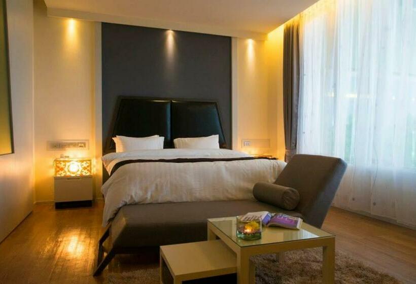 Номер Стандарт, The Beverly Hills