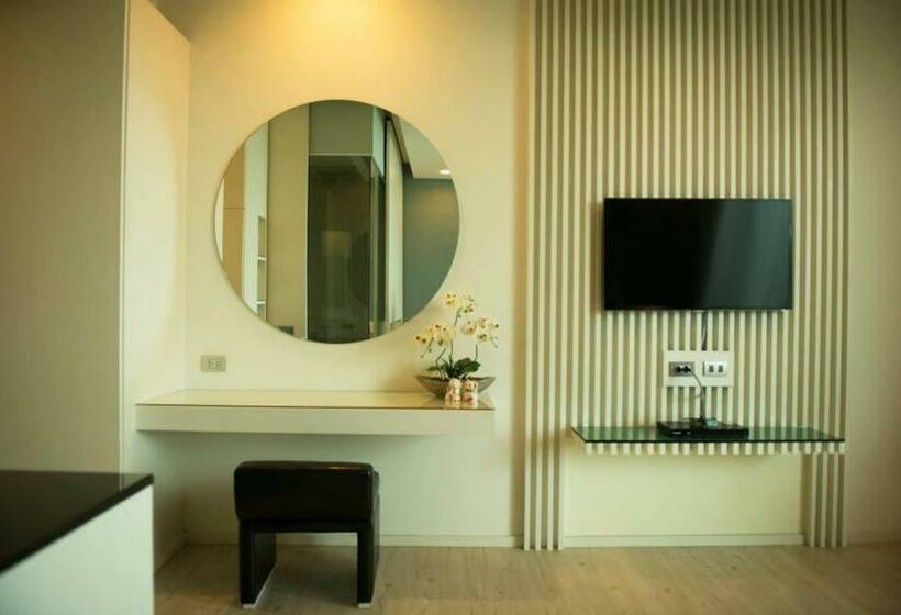 Номер Стандарт, The Beverly Hills