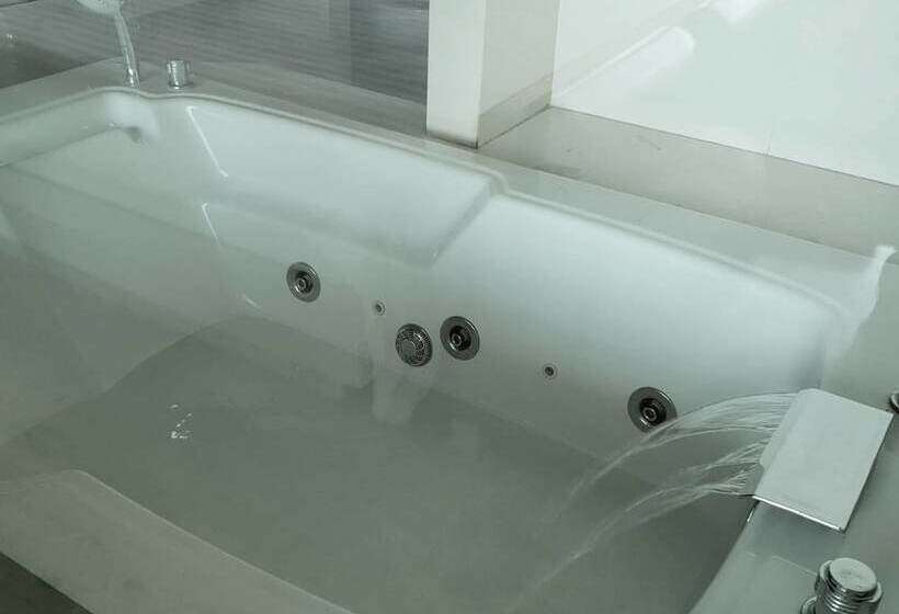 Люкс, The Beverly Hills